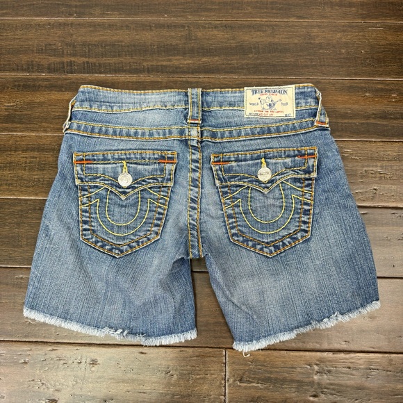 True religion big t mid cut off short - Picture 3 of 5